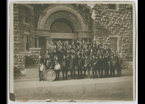 KU Concert Band 1910 in front of the Natural History Museum